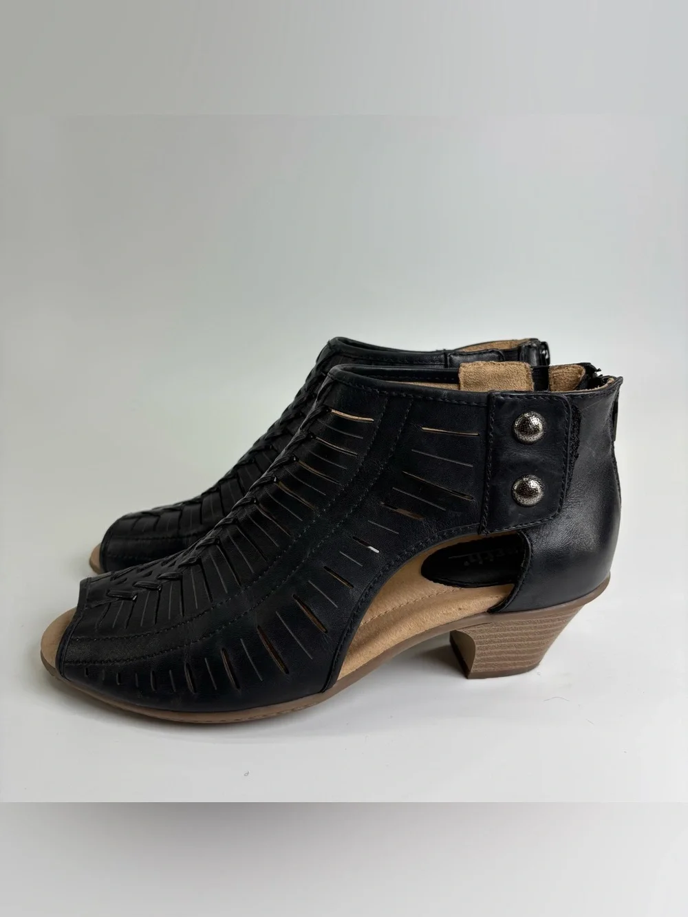 Earth Vicki black leather comfort heels 7 open toe bootie